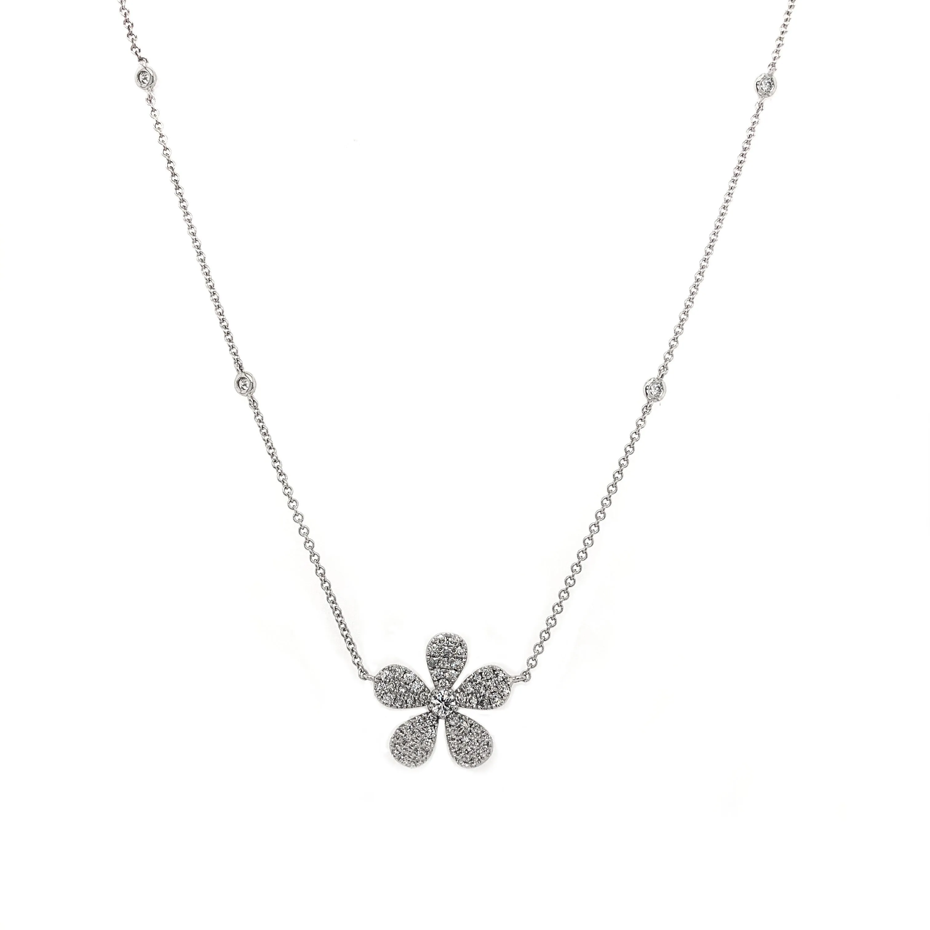 18k White Gold Diamond Flower Necklace