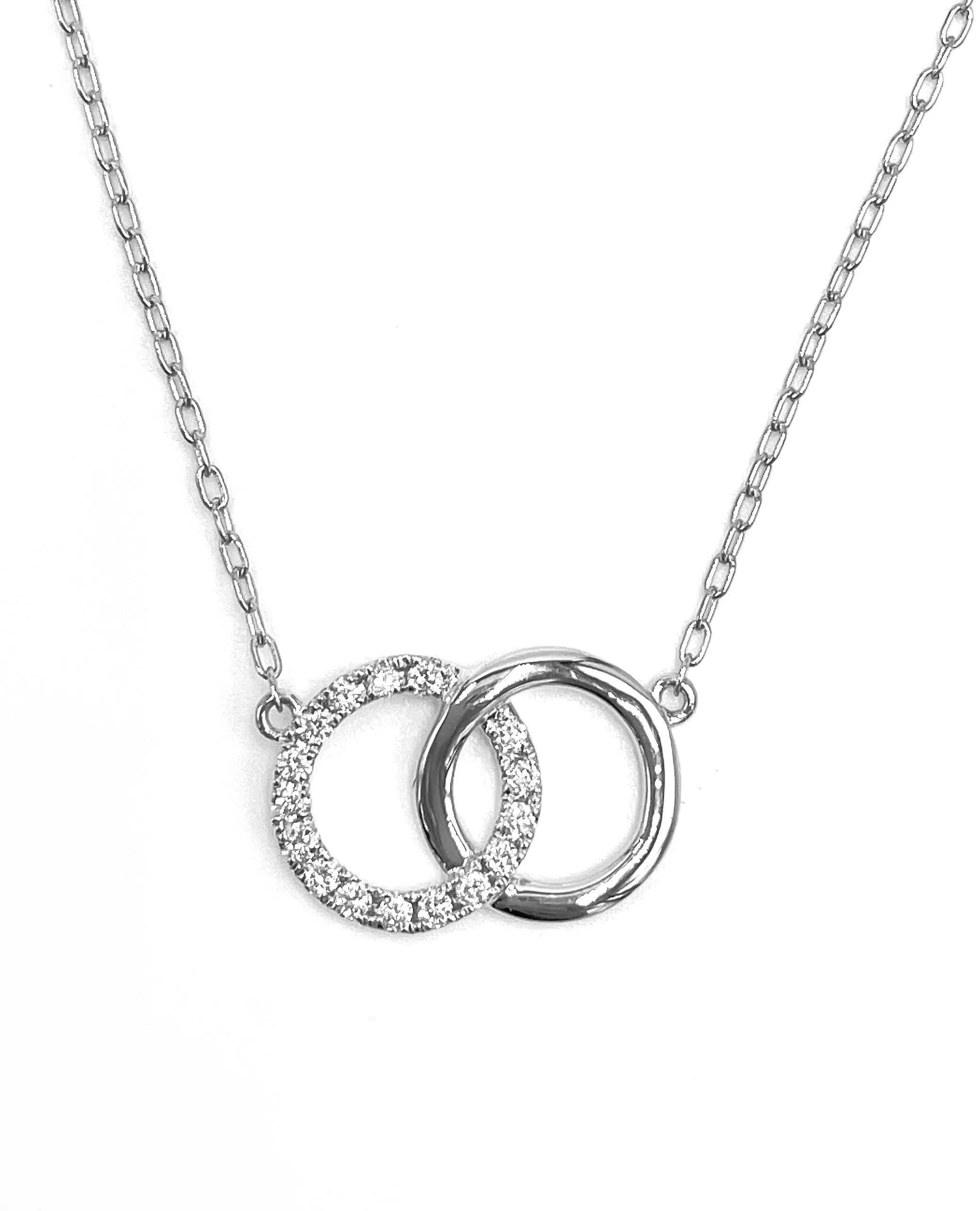 18K White Gold Interlocking Circle Necklace