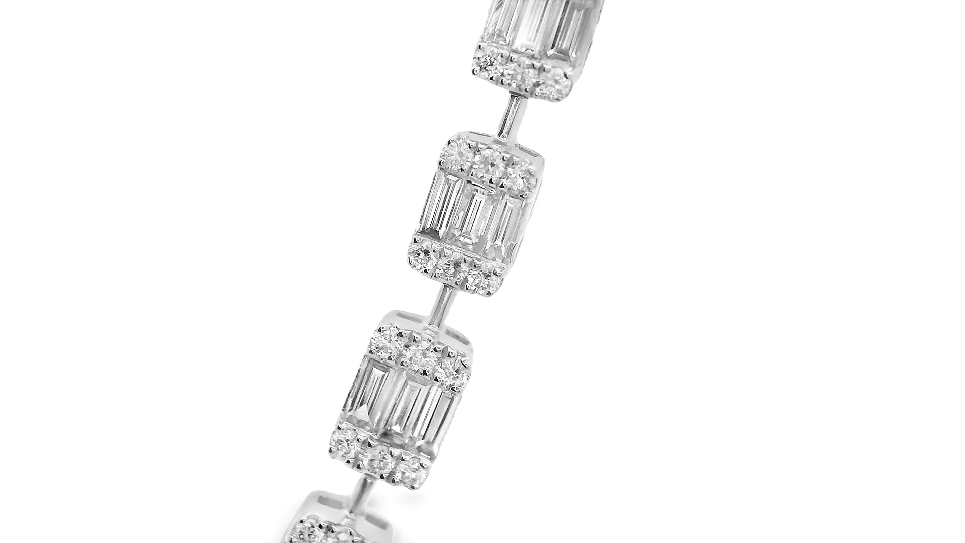 4.70ct 18k White Gold Diamond Necklace