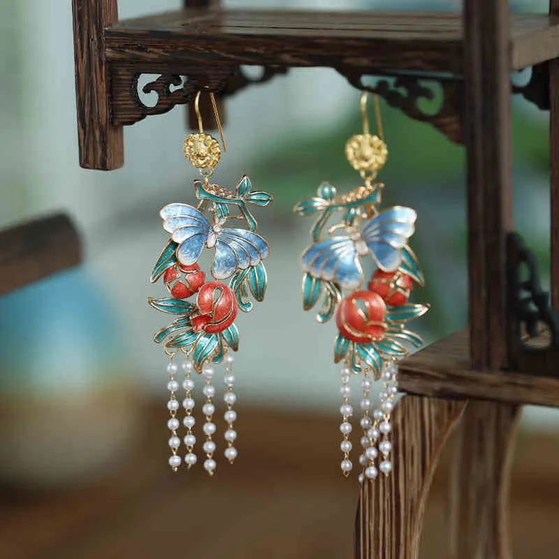 Ancient Chinese Style Butterfly and Flower Artificial Pearl Tassel Earrings