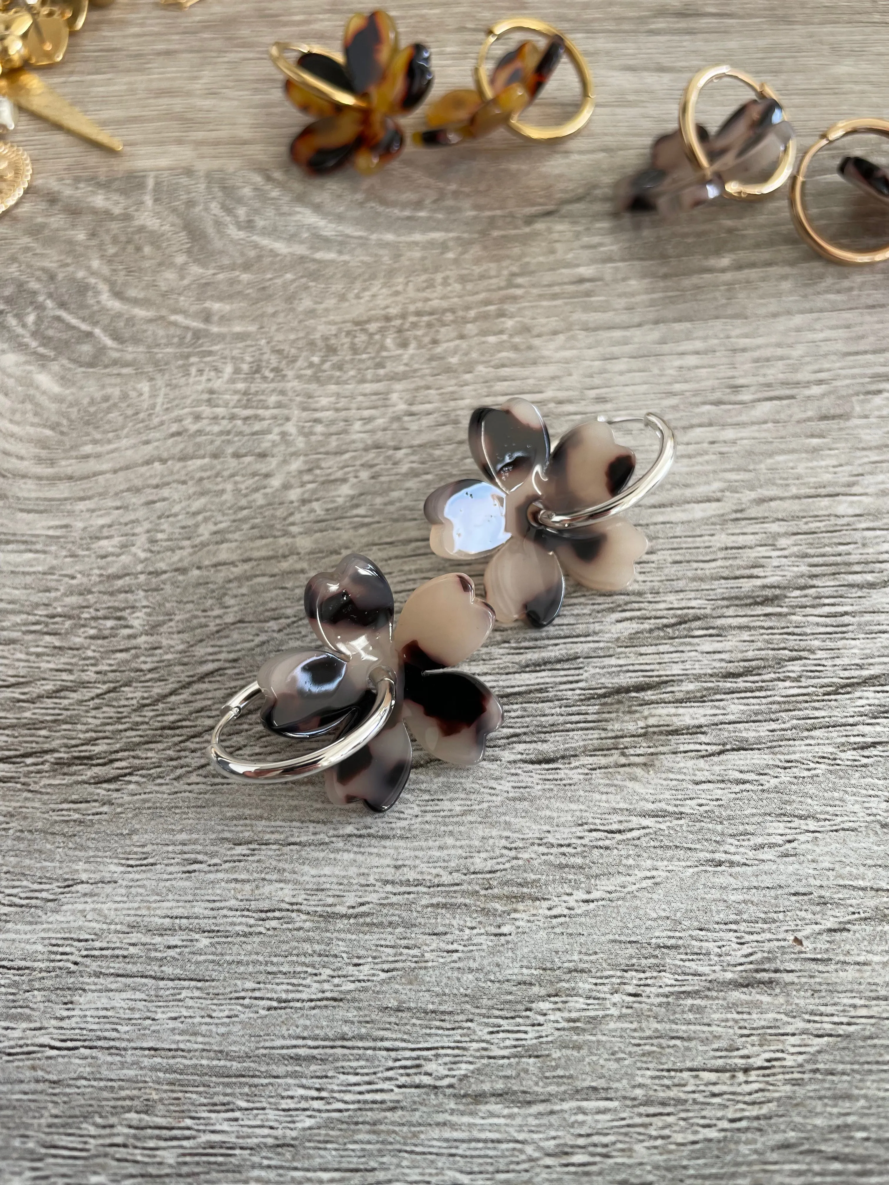 Blonde Tortoiseshell Blooms on Silver Hoops