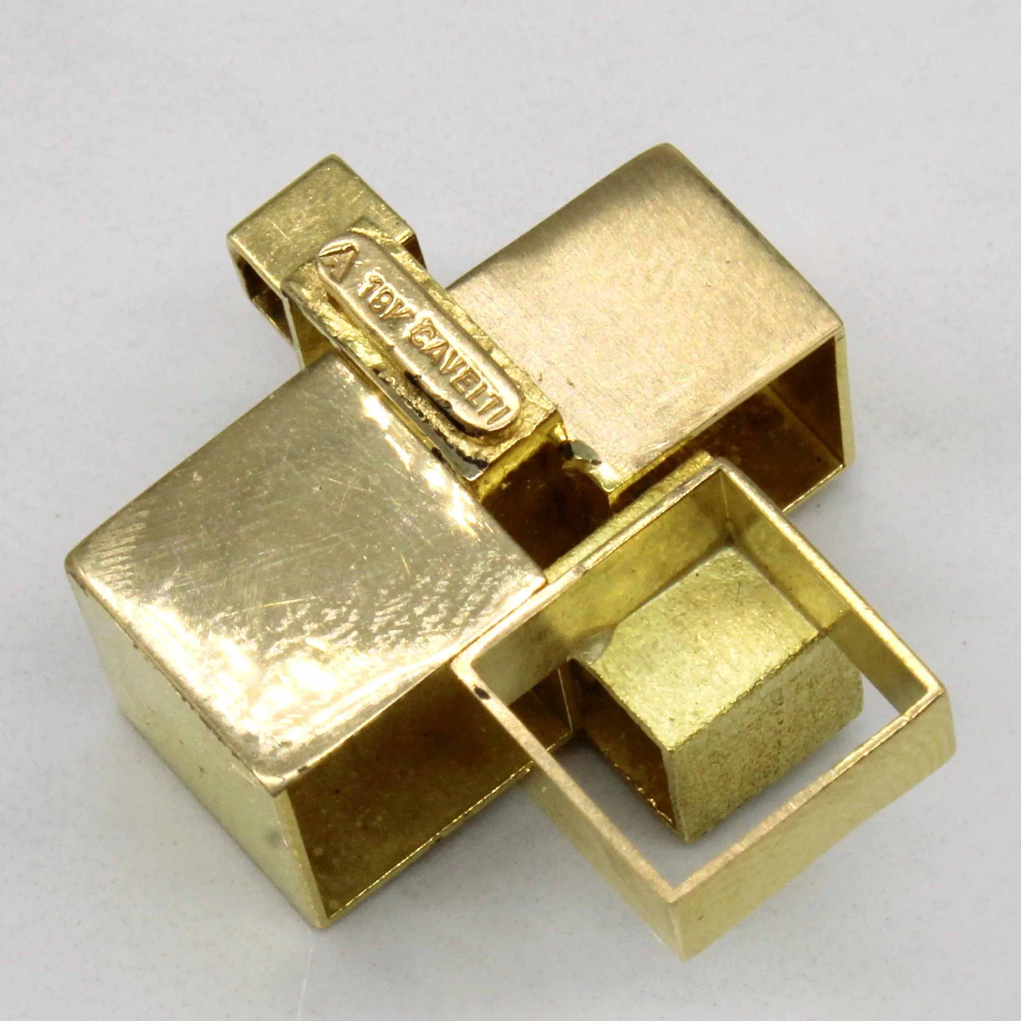 'Cavelti' 18k Gold Cube Pendant |