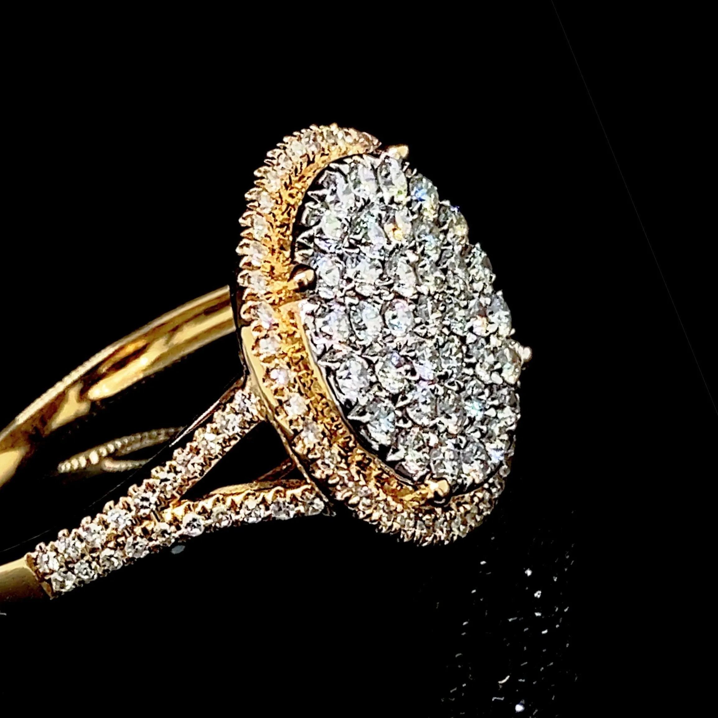 PREORDER | Golden Large Round Paved Band Diamond Ring 14kt